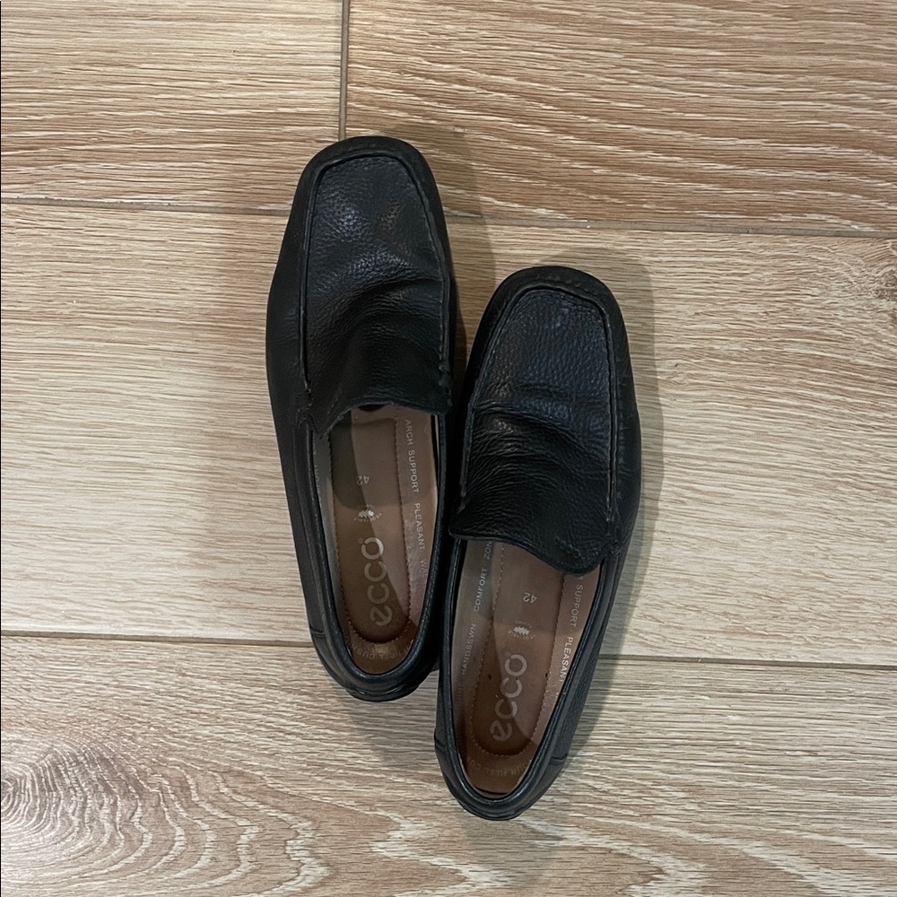 Ecco Men's Classic Black Slip-On Loafers